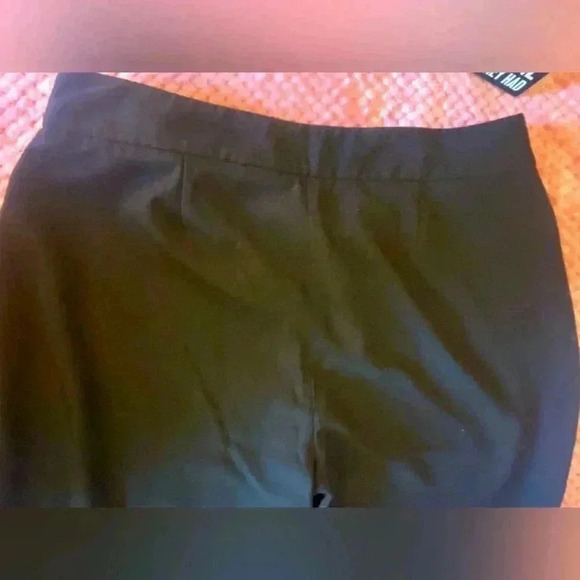 NWOT T-Tahari Black Trousers with Gold Zippers and Accents - Picture 6 of 10